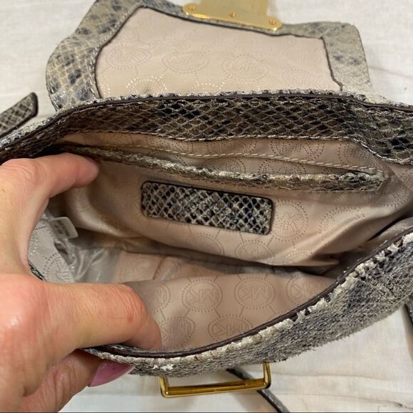 Michael Kors Charlton‎ Snakeskin Crossbody Gold Lock Mini Crossbody Bag - Picture 7 of 16